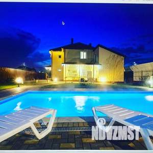 Дом 350м&sup2;, 2-этажный, посуточно, 