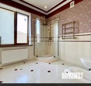 Дом 450м&sup2;, 2-этажный, участок 10 сот.  