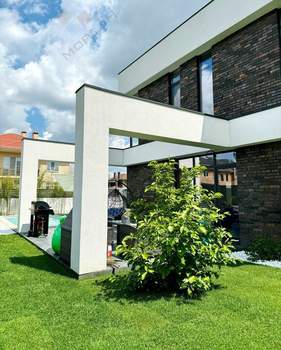 Дом 184м&sup2;, 2-этажный, участок 5 сот.  