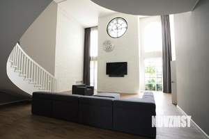 Дом 407м&sup2;, 2-этажный, участок 10 сот.  