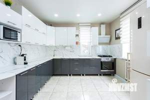 Дом 304м&sup2;, 2-этажный, участок 10 сот.  