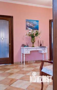 Коттедж 300м², 3-этажный, участок 10 сот.  