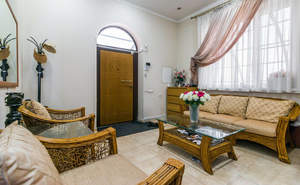 Дом 500м&sup2;, 2-этажный, участок 8 сот.  