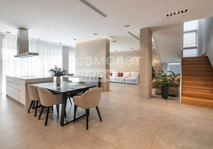 Дом 409м&sup2;, 2-этажный, участок 7 сот.  