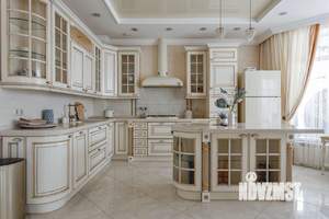 Дом 370м&sup2;, 2-этажный, участок 9 сот.  