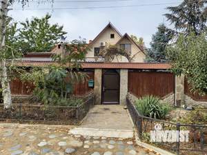 Дом 140м&sup2;, 2-этажный, участок 6 сот.  