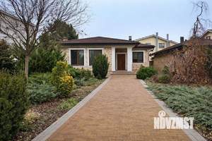 Дом 200м&sup2;, 1-этажный, участок 8 сот.  