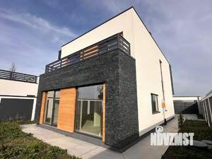 Дом 200м&sup2;, 2-этажный, участок 5 сот.  