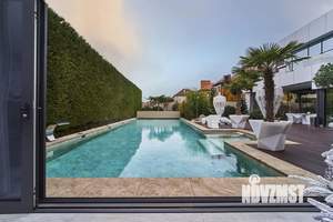 Дом 500м&sup2;, 2-этажный, участок 13 сот.  