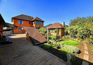 Дом 290м&sup2;, 3-этажный, участок 10 сот.  