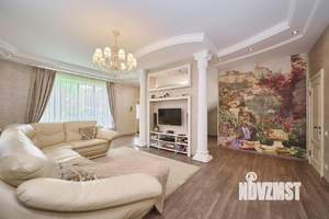 Дом 180м&sup2;, 2-этажный, участок 4 сот.  