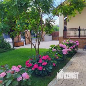 Коттедж 326м&sup2;, 3-этажный, участок 10 сот.  