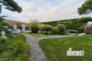 Дом 500м&sup2;, 2-этажный, участок 13 сот.  