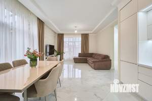 Дом 130м&sup2;, 3-этажный, участок 3 сот.  