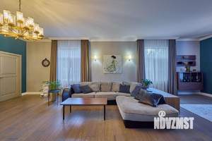 Дом 220м&sup2;, 2-этажный, участок 10 сот.  