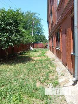 Дом 330м&sup2;, 3-этажный, участок 6 сот.  