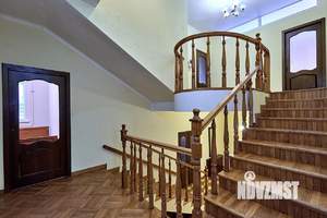 Дом 300м², 3-этажный, участок 6 сот.  