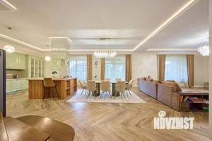 Дом 555м², 2-этажный, участок 16 сот.  