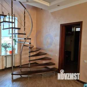 Дом 311м&sup2;, 3-этажный, участок 6 сот.  