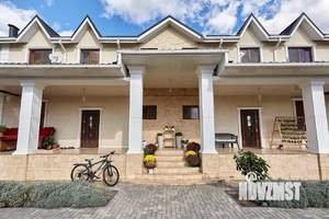 Дом 360м&sup2;, 2-этажный, участок 10 сот.  