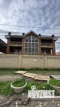 Дом 399м&sup2;, 2-этажный, участок 5 сот.  