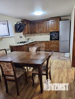 Коттедж 300м&sup2;, 2-этажный, участок 10 сот.  