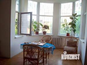 Дом 360м², 3-этажный, участок 10 сот.  