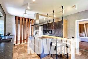 Дом 500м&sup2;, 3-этажный, участок 13 сот.  