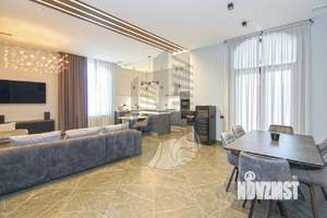 Дом 400м&sup2;, 2-этажный, участок 10 сот.  