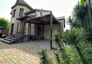 Дом 200м&sup2;, 2-этажный, участок 4 сот.  