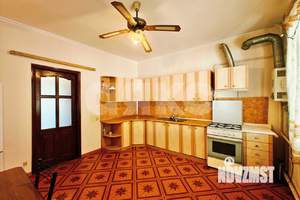 Дом 200м&sup2;, 2-этажный, участок 10 сот.  