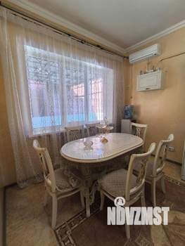 Дом 290м&sup2;, 2-этажный, участок 4 сот.  