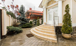 Дом 515м&sup2;, 2-этажный, участок 8 сот.  