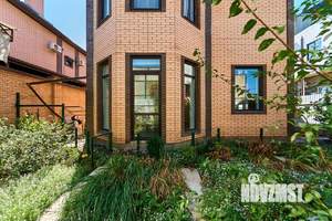 Дом 224м², 3-этажный, участок 3 сот.  