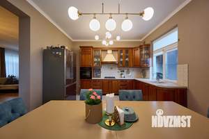 Дом 220м², 2-этажный, участок 10 сот.  