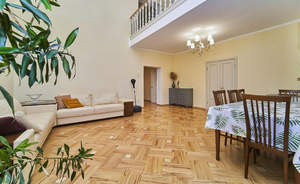 Дом 228м&sup2;, 3-этажный, участок 12 сот.  