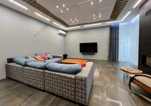 Дом 218м&sup2;, 2-этажный, участок 8 сот.  