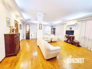 Дом 393м², 3-этажный, участок 5 сот.  