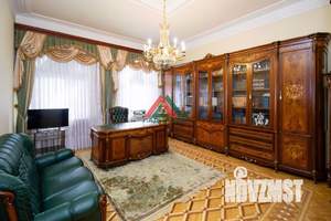 Дом 663м&sup2;, 2-этажный, участок 9 сот.  