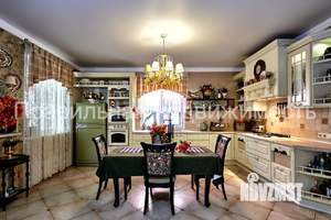 Дом 230м&sup2;, 2-этажный, участок 6 сот.  