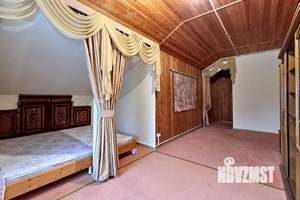 Дом 181м&sup2;, 3-этажный, участок 10 сот.  