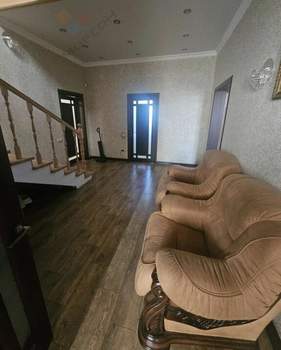 Дом 290м&sup2;, 3-этажный, участок 10 сот.  