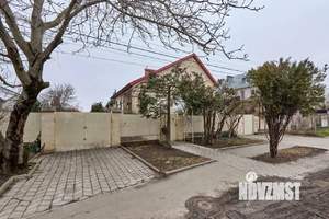 Дом 181м&sup2;, 3-этажный, участок 10 сот.  