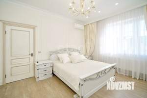 Дом 277м&sup2;, 2-этажный, участок 6 сот.  