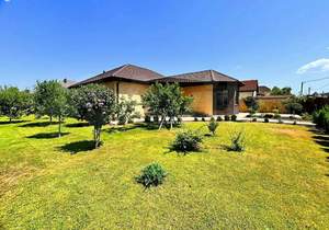 Дом 180м&sup2;, 1-этажный, участок 10 сот.  