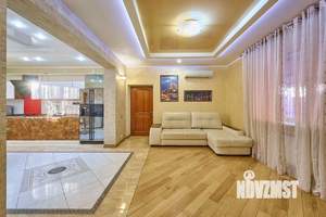 Дом 208м&sup2;, 2-этажный, участок 4 сот.  