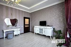 Дом 242м&sup2;, 2-этажный, участок 6 сот.  