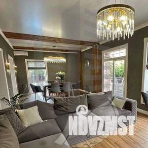 Дом 205м&sup2;, 2-этажный, участок 7 сот.  