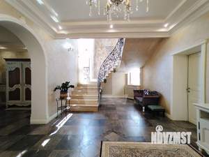 Дом 248м², 3-этажный, участок 8 сот.  