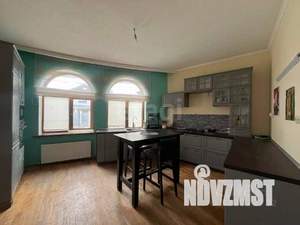 Дом 450м&sup2;, 2-этажный, участок 10 сот.  